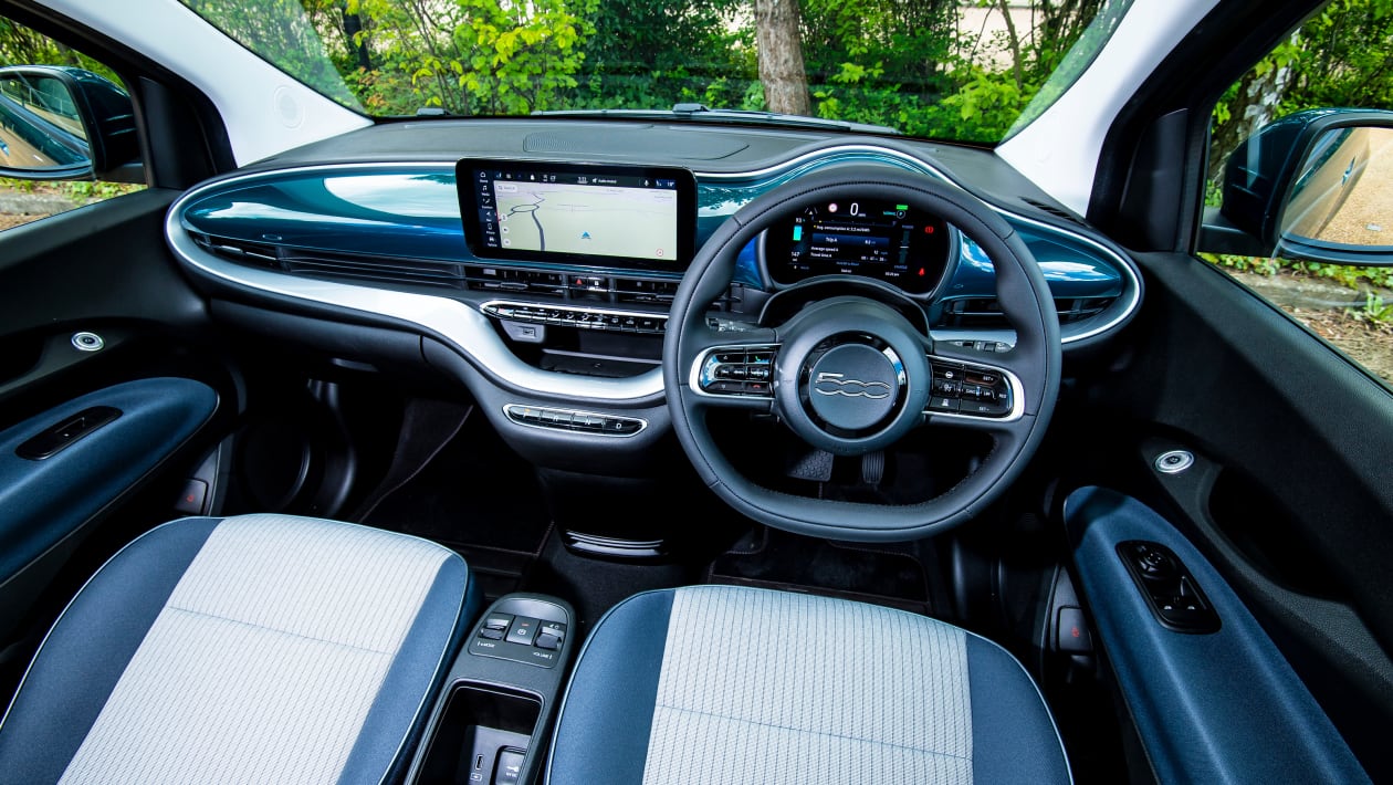 Fiat 500e Interior Dashboard Infotainment DrivingElectric